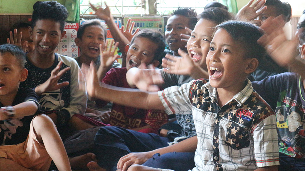 Responsibility in the Deeper Supply Chain: Farmers, Sub-Suppliers and Children in Rural Indonesia Get Child Rights Training 